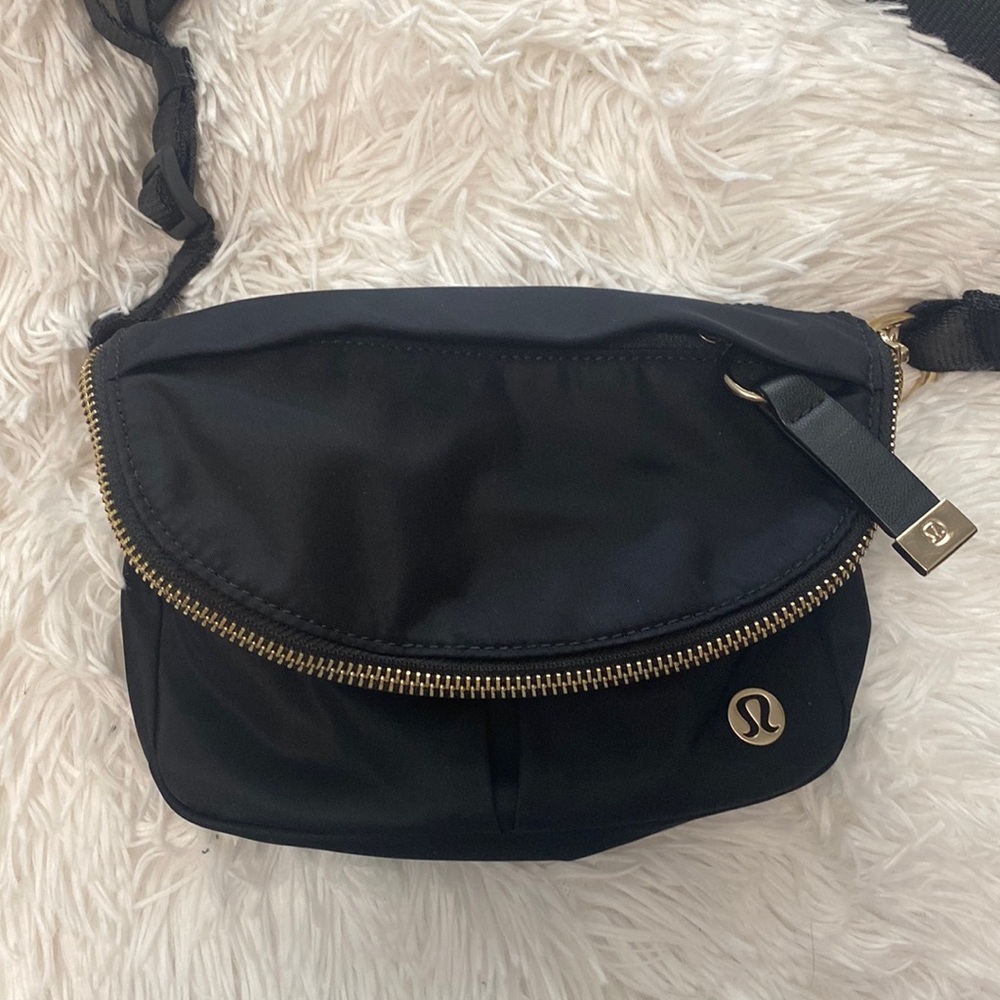 All Night Festival Bag 
Micro LULULEMON